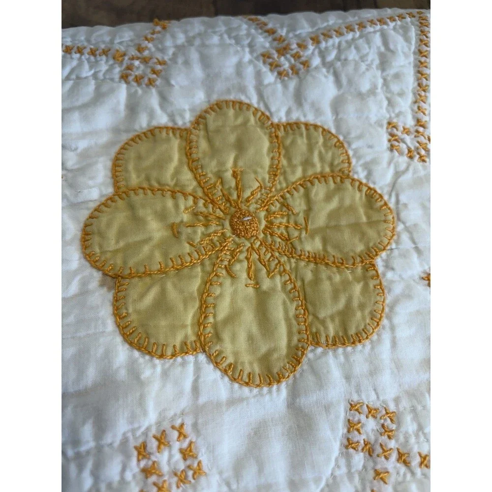 Vintage Hand Stitched Quilt Flower Star Design 68